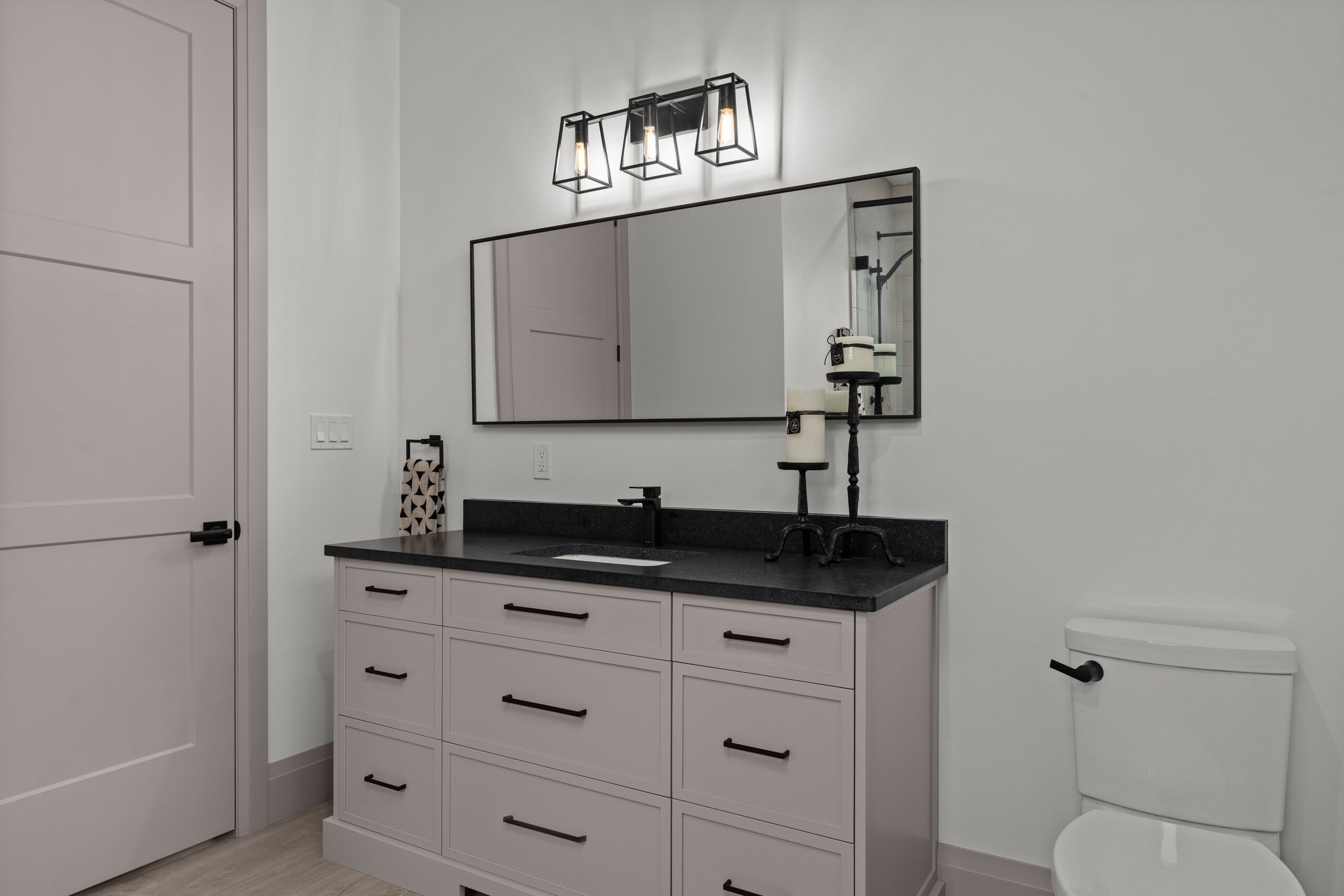Bathroom design with walk-in glass shower